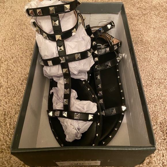 Black leather pyramid studded gladiator sandals - Picture 6 of 8